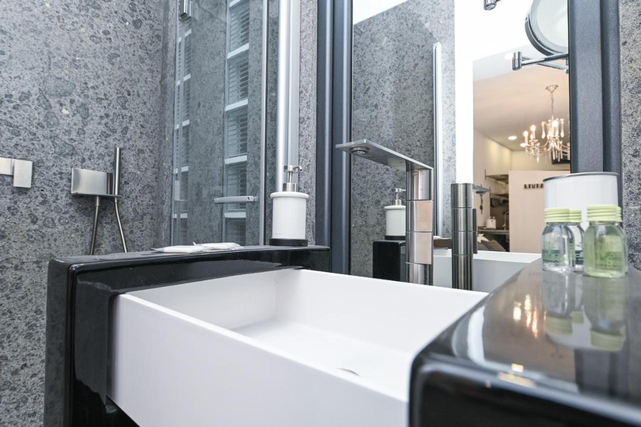 The Essential Trastevere Design Studio Roma Exterior foto