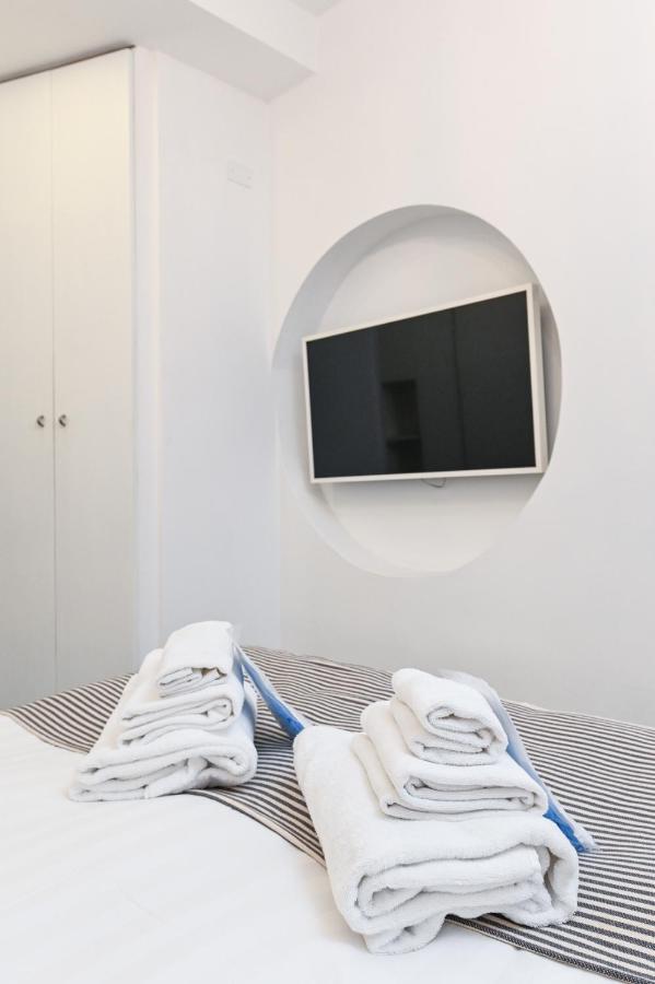 The Essential Trastevere Design Studio Roma Exterior foto