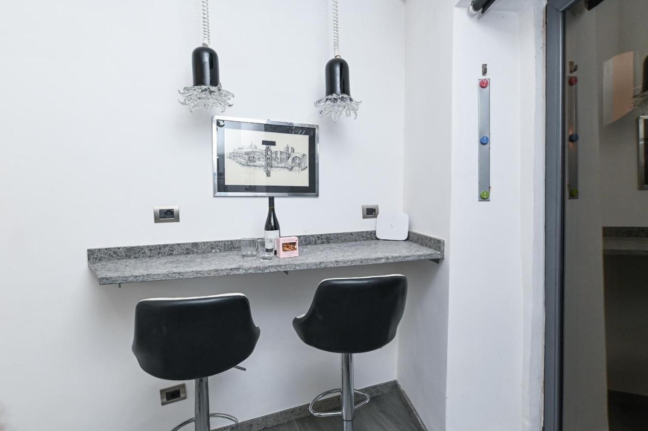 The Essential Trastevere Design Studio Roma Exterior foto