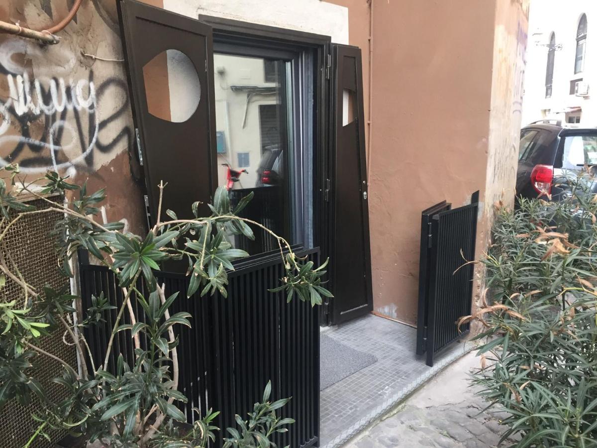 The Essential Trastevere Design Studio Roma Exterior foto